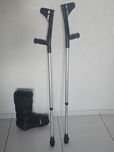 Muletas e Bota Ortopédica 