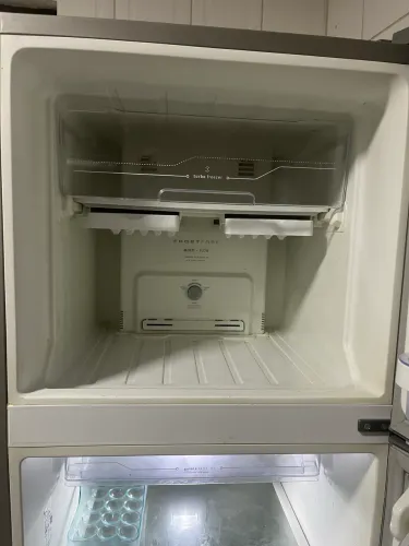 Geladeira Frost Free com freezer 
