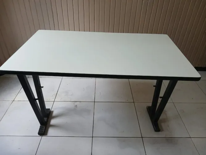 Mesa escritório utilitária 70X120