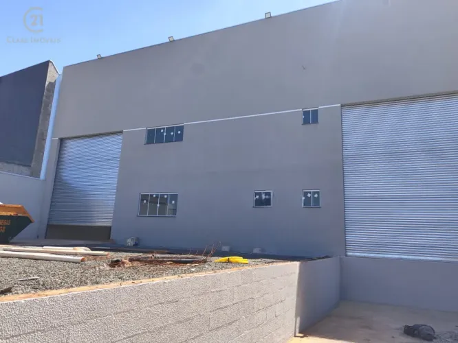 Barracão para alugar em Londrina, Industrial, com 950 m²