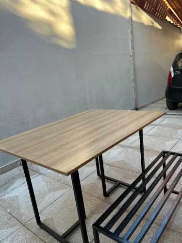 MESA VERSÁTIL AMADEIRADA