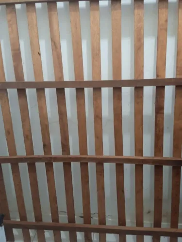 Cama casal de madeira