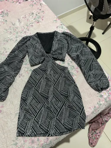 Vestido preto com brilho