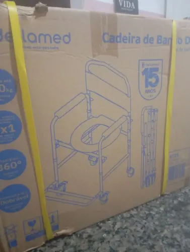  HOJE Cadeira de banho dobrável higiênica com rodas dellam3d d30 na caixa , sem uso 