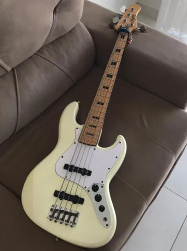 Vendo **Tagima TJB5** (Jazz Bass 5 cordas)