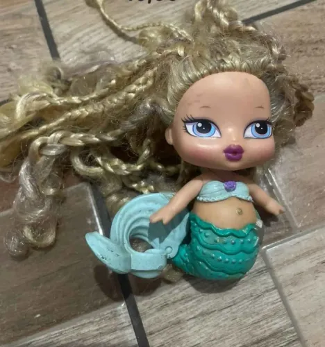 Boneca Bratz Bratz Babyz Mermaidz Cloe, lançada pela MGA Entertainment em 2007