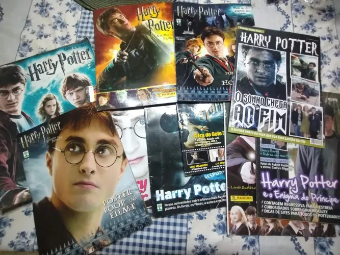 Revistas e poster Harry Potter 
