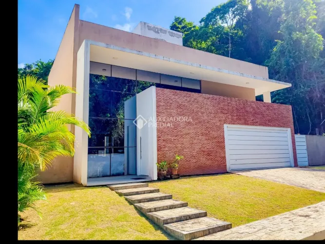 Casa em Condomínio Fechado, Cachoeira do Bom Jesus (A 650m da Praia)