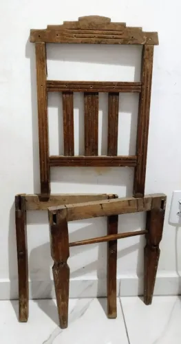 Lote G - peças de madeira antiga - cadeira