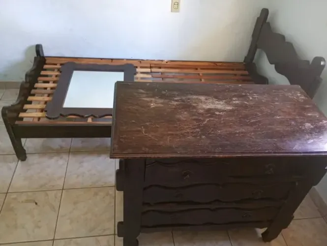 Jogo de Quarto - Cama - Comoda e Espelho