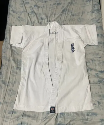 Dogui/Kimono Karatê Kyokushin Infantil (perfeito estado)