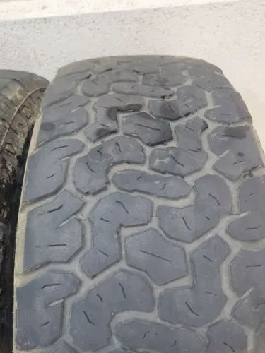 Conjunto Pneus XBri Brutus 265/70 r17 usados