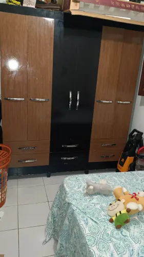 Guarda roupa e aparador 320,00