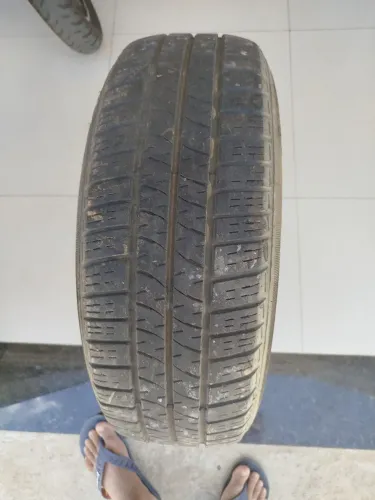 Vendo peneu aro 15