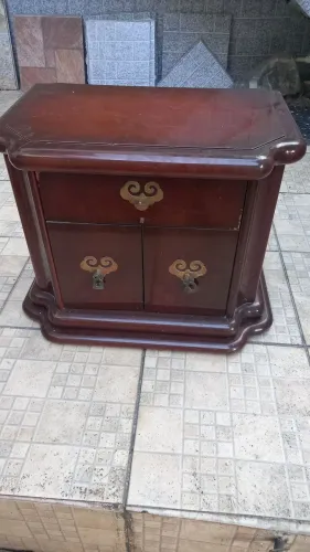 Móvel de cabeceira de cama em madeira em mogno 