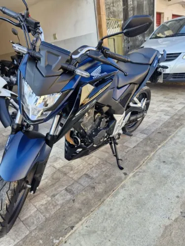 CB TWISTER 2025 ABS-BAIXA QUILOMETRAGEM