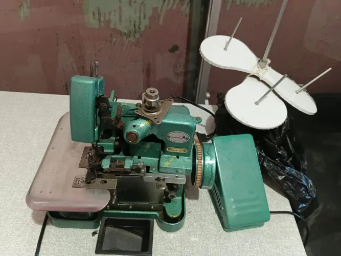 VENDO MAQUINA DE COSTURA ORVELOK  