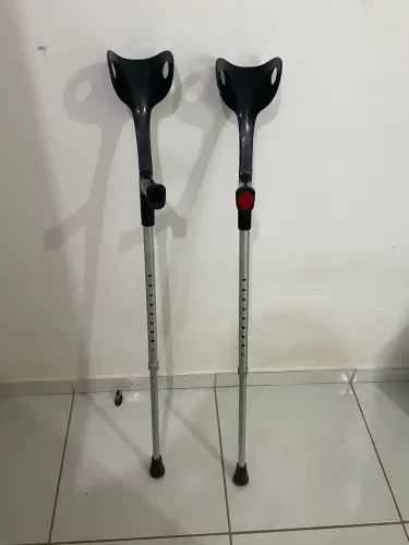 Vendo lar de muletas