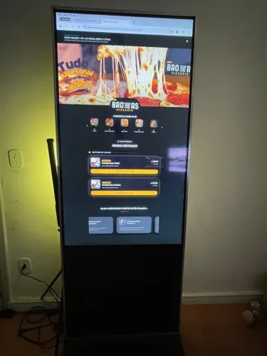Totem Interativo Touch 55" Android Integrado