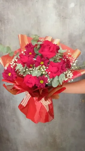 JA ESTAR CHEGANDO O DIA DOS NAMORADOS PRESENTEAR ALGUÉM ESPECIAL. BUQUE DE FLORES LINDOS. 