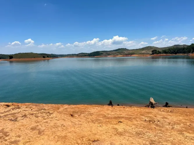 Terreno com pe na agua represa jaguari