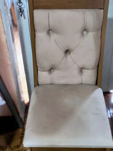 Mesa com seis cadeiras