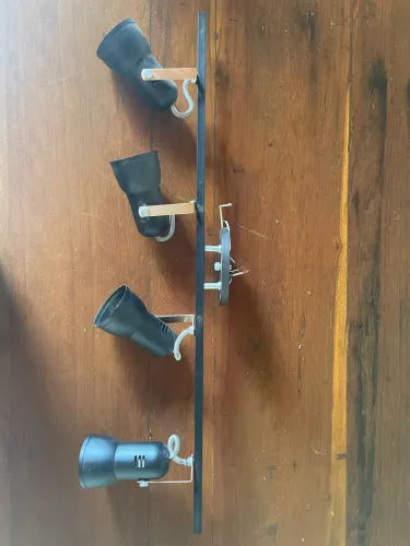 Trilho direcional preto fosco