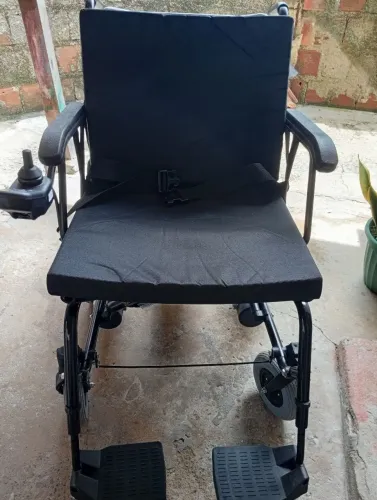Cadeira motorizada semi nova 