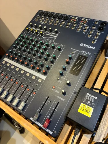 Mesa de Som Yamaha MG124c - excelente estado