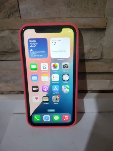 Vende-se esse iPhone XR 64GB tudo funcionando perfeitamente só pegar é usar, tudo OK