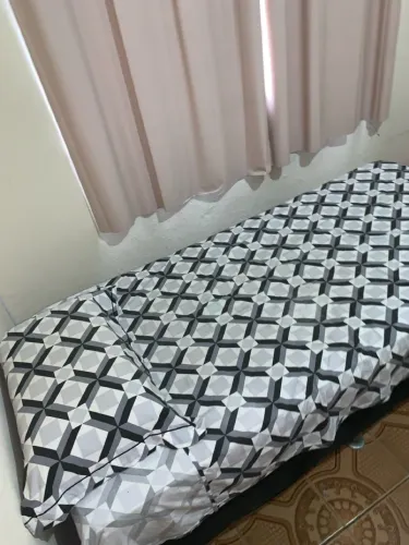 Vende-se cama de solteiro