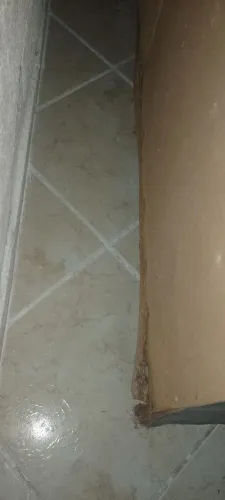 Guarda roupa casal usado com avaria em duas gavetas e na parte de trás 