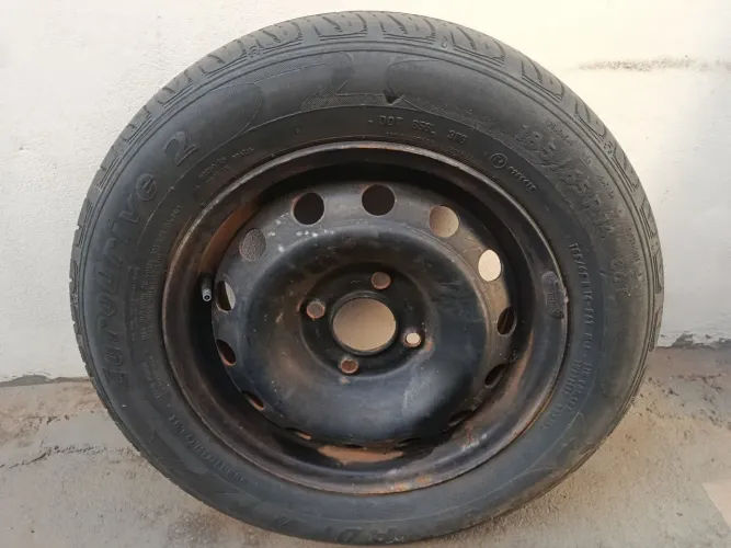 Roda Peugeot 207 com pneu
