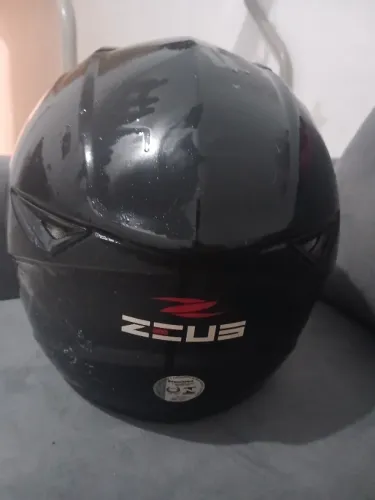 Capacete Zeus Helmets tamanho M.