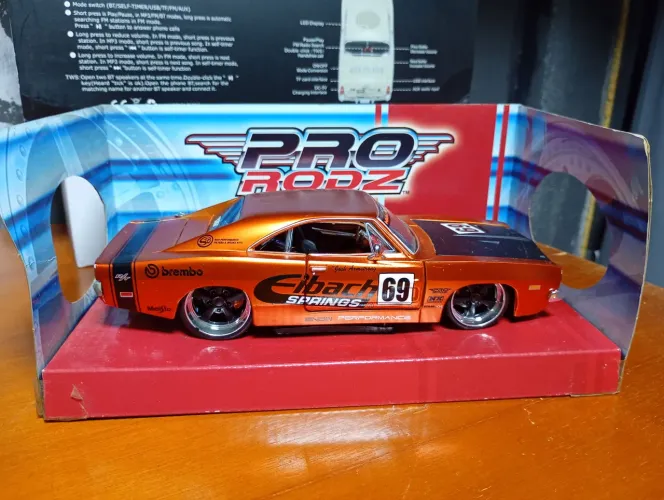Dodge charger Maisto pro rodz