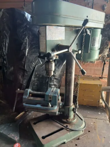 Furadeira de bancada 220v