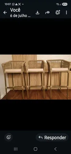 Vendo 3 banquetas alta 0,80 cm para balcão. 600,00 reais e comprando as 3, total 1.500,00