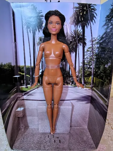 Boneca Barbie Signature BarbieStyle Brooklyn made to move nua