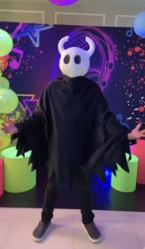 Fantasia Cosplay do Cavaleiro Hollowkinight.