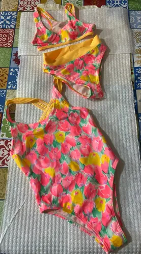 Kit biquíni, maiô, calcinha, shorts e meia infantil 