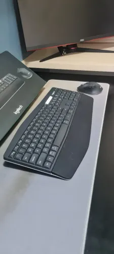 Teclado e Mouse Logitech MK850 Performance Multi-Device - Muito Novo