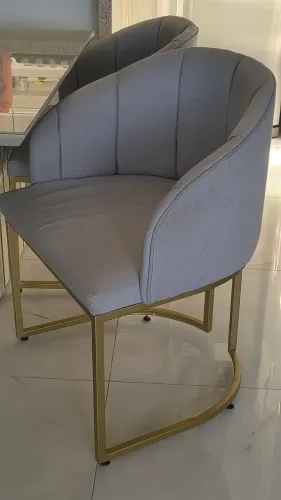 Conjunto de mesa com cadeiras