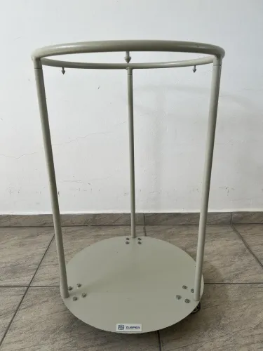 Suporte Coletor De Metal Com Rodinhas Para Saco De Lixo / Retalhos - Zumper
