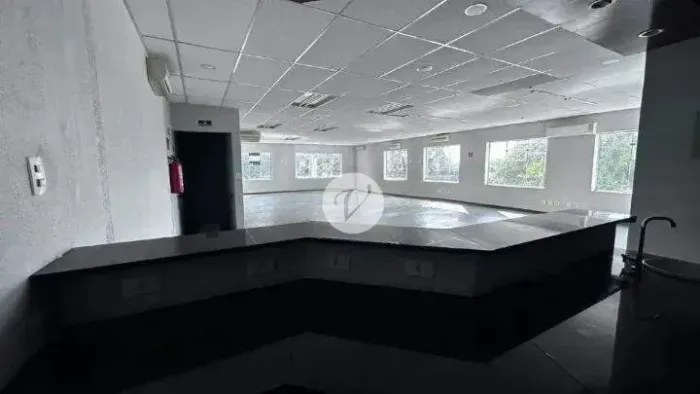 Prédio Comercial de Esquina para Locação na Av. Gilda Vila Gilda Santo André/SP