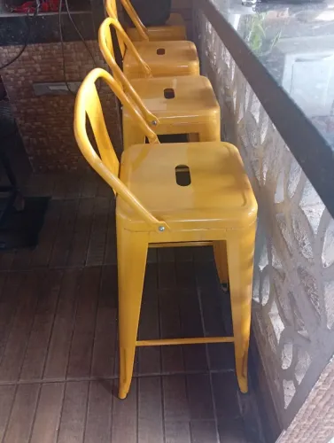 Bancada mesa de parede 2 metros com 4 cadeiras alta lindas.