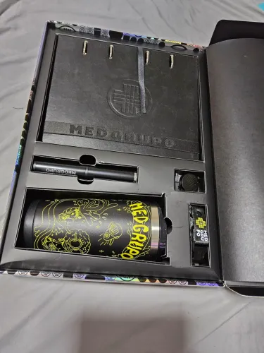 Kit exclusivo Medgrupo - Copo térmico + fichário + acessórios (NOVO)