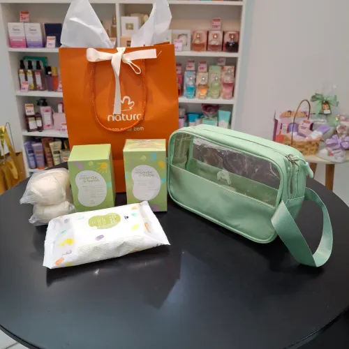 Kit Mamãe Bebê c Necessarie