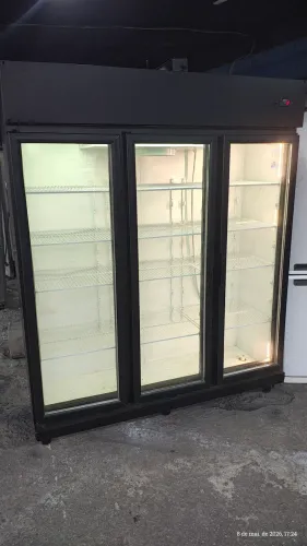 Expositora metal frio 1300 litros 3 portas com luz de led e controlador digital só 5.500$