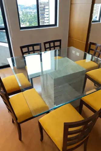 Mesa de jantar com 8 cadeiras