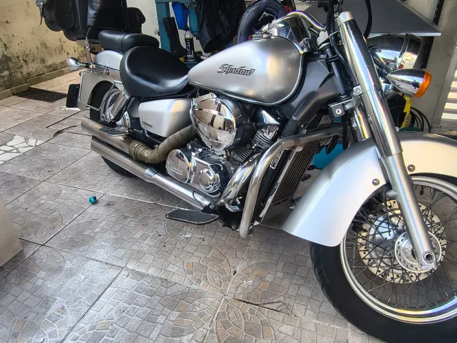 Shadow 750